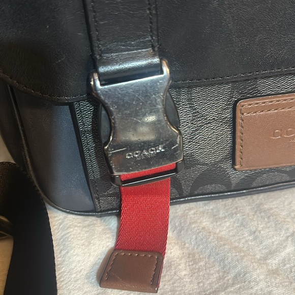 Coach Men’s Crossbody Bag in *PRISTINE* Condition - Picture 16 of 16